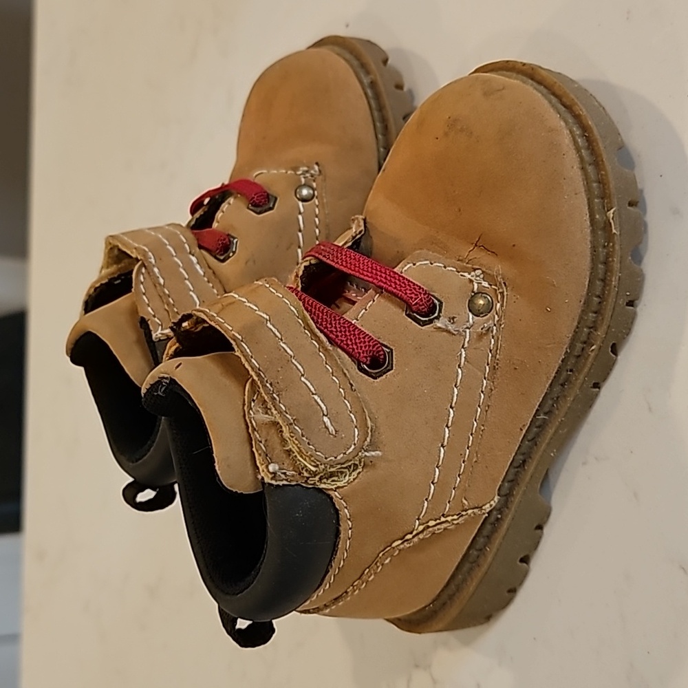 Toddler work boots size 6